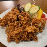 京都を代表するガツ盛り食堂「ハイライト」の名物メニュー”唐揚げ”の作り方