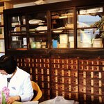 【移転オープン】京都和漢薬老舗を継承し注目☆タタムなんてもったいない「平井常榮堂薬局」