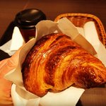 【京都モーニング】京都を代表する老舗ベーカリー『進々堂』でクロワッサン＆カフェオレ朝食