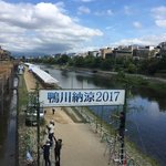 【京都夏イベント】3年ぶり開催☆鴨川河川敷の夜を彩る全国郷土グルメ「鴨川納涼2022」