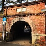 ラテン音楽の一種？蹴上インクラインに残る京都レトロ建築『ねじりまんぽ』