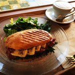 【京都ランチ】紅葉の嵐山渡月橋を望む絶景カフェ「パンとエスプレッソと福田美術館」