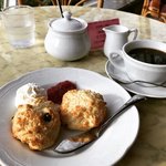 【京都モーニング】暖炉のある温もり空間でスコーン朝食を☆コーヒーレストラン「ドルフ」