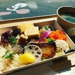 【京都ランチ】全国的にも有名な出汁老舗『うね乃』のお惣菜食堂！イートイン＆お酒も有☆