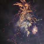 【京都長岡京】季節外れの花火大会、願い込め夜空に700本の花火が舞った！　　