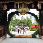 【2023京都夏越の祓】楼門巨大茅の輪くぐり☆恒例『天神市』や花手水も「北野天満宮」