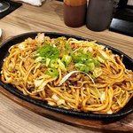 近鉄伏見駅前、リニューアルしたお好み焼店「鉄板居酒屋 こてっちゃん」