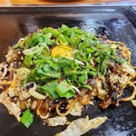 京都の下町名物メニュー "まんぼ焼き"を堪能！昭和風情漂う「お好み焼き かわ」