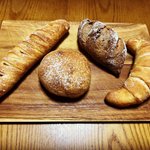 【京都パン】激戦区烏丸御池の狭小名店☆国産小麦全粒粉の豊かな風味「しろはとベーカリー」