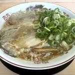 【京都ラーメン】南区の住宅街で発見！背脂チャッチャの地元人気店「なか小路」