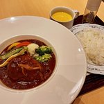 【京都駅ランチ】『煮込みハンバーグ』は平日コスパ大で穴場！アフタヌーンティも「のんき」