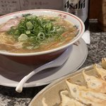【京都ラーメン】スープも飲み干せる背脂醤油ラーメン！ 祇園のど真ん中『勝鞍』