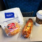 【京都駅パン】名物『カルネ』は車中食にピッタリで受験バージョン！朝7時営業老舗「志津屋」
