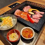【京都焼肉ランチ】八幡市の住宅街にある使い勝手のいい焼肉店「肉料理 焼肉遊食庵」
