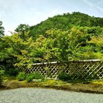 初夏は新緑の「鷹峯」へ！青もみじの丸窓に光悦垣、吉野窓で風情を楽しむ