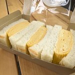【京都工場直売所】老舗だし巻き工場の直売所を発見！ぶ厚いだし巻きサンドが人気「嘉嘉」