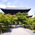 南禅寺三門から五右衛門気分で「絶景かな！」新緑の伽藍と水路閣