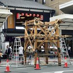 【2024京都祇園祭前祭】梅雨真っ只中で『山鉾建て』今日から始まる！伝統技法光る☆