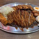 マツコの知らない世界にも登場！人気トッピング豪快盛りカレー！金沢発「ゴーゴーカレー」