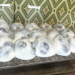 【京都和菓子】黒豆大福は必食！日常使いしたい和菓子が並ぶ「まるに抱き柏」
