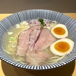 京都駅近くの行列ラーメン店！朝ラーもできる”貝だし淡麗麺”の専門店「きた田」
