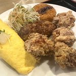 【京都】人気メニューが揃うデカ盛り定食は990円！京大生ご用達「ケニア」