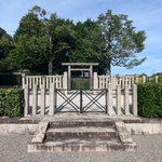 【京都】大河『光る君へ』で藤原道長と覇権を争う三条天皇の御陵を金閣寺エリアで発見！