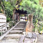 京都で静かに紅葉を楽しむ　芭蕉ゆかりの「金福寺」