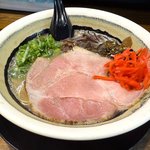 【京都伏見】ラーメン激戦区にある進化系の博多豚骨ラーメン「中華そば 錦」