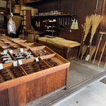 【京都】三条大橋で創業200年の日用品名店！天然素材たわし＆ほうき「桔梗利 内藤商店」