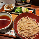 【京都うどん】四条河原町の行列人気店！薬味たっぷり“全粒粉うどん”は温つけ麺で「おめん」