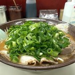 【京都ラーメン】行列必至の人気店！具だくさんで染みる美味しさ「大栄ラーメン 本店」