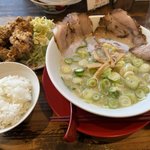 【京都ラーメン】巨大からあげも名物！一乗寺の行列店「中華そば 高安」