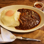 【京都ランチ】京都を代表する老舗の昭和レトロメニュー『ハヤシライス』激推し「喫茶チロル」