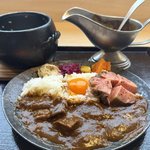 東銀座の人気カレー店が嵐山に！炊き立て土鍋ご飯と甘辛牛たんカレー！朝９時開店「一体感」