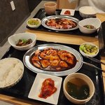 三重名物の濃厚味噌鶏焼肉ランチが999円！飲み放題も70分999円　藤森「キトロ商店」