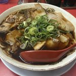 【京都ラーメン】無性に食べたくなる老舗の味！屋台から始まり愛されてきた味「新福菜館」