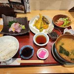 伏見桃山で評判の海鮮ランチ！海の京都から直送の海鮮居酒屋「魚･魚･魚」
