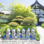 可愛い六地蔵さんがお出迎え　水の音に癒される寺院「東福寺塔頭 霊源院」