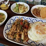 【京都ランチ】七条大橋・鴨川を一望しながら味わえる人気タイ＆ラオス料理「キンカーオ」