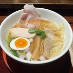 京都ラーメンで押さておくべき１軒！完成度の高い１杯を　梅小路公園前「拳ラーメン」
