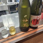 五条楽園のマニアックで楽しい立ち飲み日本酒バル　日本酒の購入も可「曲者酒店」