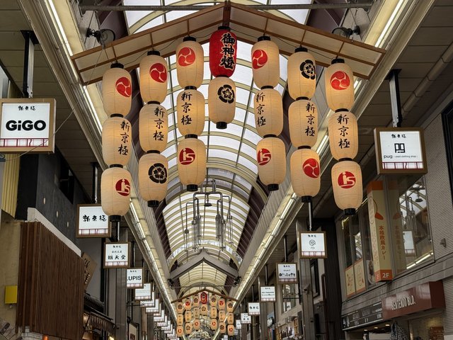京都祇園祭2025】商店街の「提灯」が祇園祭を盛り上げる！街の提灯を