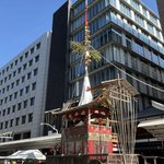 【2025京都祇園祭】朝の前祭ぶらり☆四条通山鉾建て＆長刀鉾『厄除ちまき』大行列風景