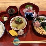 【京都和食ランチ】土鍋ごはんと20品以上の豪華玉手箱がお値打ち！伏見の人気和食店「しん谷」