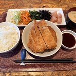 【京都】細い路地で発見！地元民御用達の充実朝食！ランチや夜定食も可「キッチン くじら」