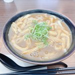 【京都カレーうどん】カフェで食べる本格派！900円「黄金出汁」がスパイシーで破壊力抜群