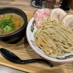【京都】伏見稲荷の実力派ラーメン店　濃厚つけ麺はクセになる美味しさ「陽はまた昇る」