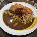 【京都ローカル飯】カツカレー700円で腹パン確定　カオス感が心地いい町の名物店