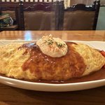 【京都洋食ランチ】地下にあるオムライスの名店　長年愛される唯一無二の味「くるみ」　